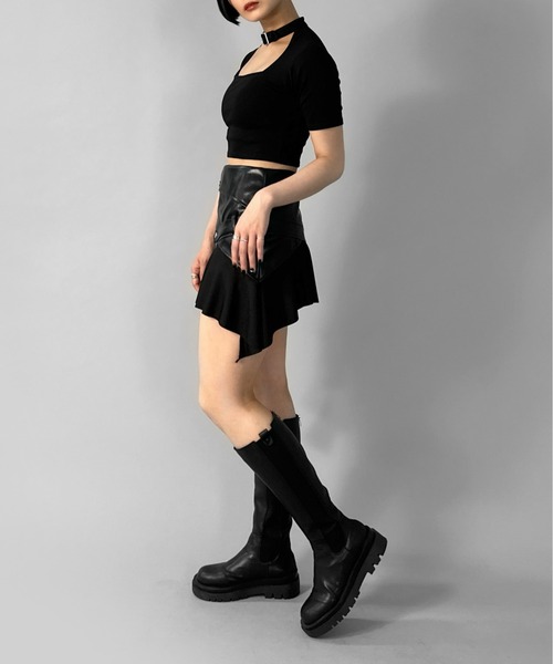 LVEU.(ラブユ.)の「【LVEU.】ベルトチョーカーニットトップス / トップス ベルト ハイネック オープンネック カットソー クロップド ショート ブラック(Tシャツ/カットソー・レディース・ブラック・FREE)」の15枚目の写真
