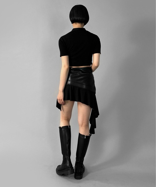 LVEU.(ラブユ.)の「【LVEU.】ベルトチョーカーニットトップス / トップス ベルト ハイネック オープンネック カットソー クロップド ショート ブラック(Tシャツ/カットソー・レディース・ブラック・FREE)」の14枚目の写真