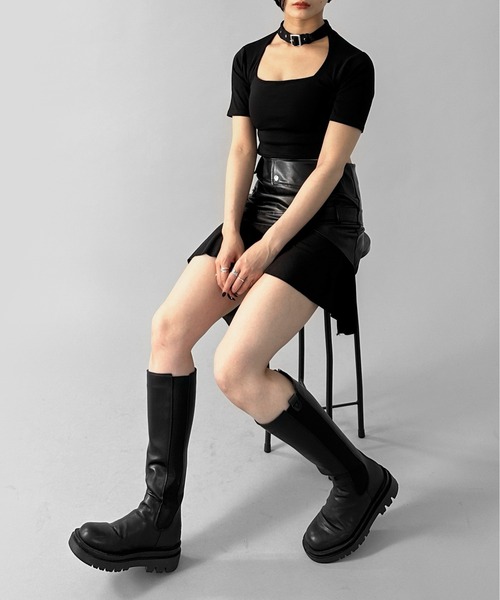 LVEU.(ラブユ.)の「【LVEU.】ベルトチョーカーニットトップス / トップス ベルト ハイネック オープンネック カットソー クロップド ショート ブラック(Tシャツ/カットソー・レディース・ブラック・FREE)」の13枚目の写真