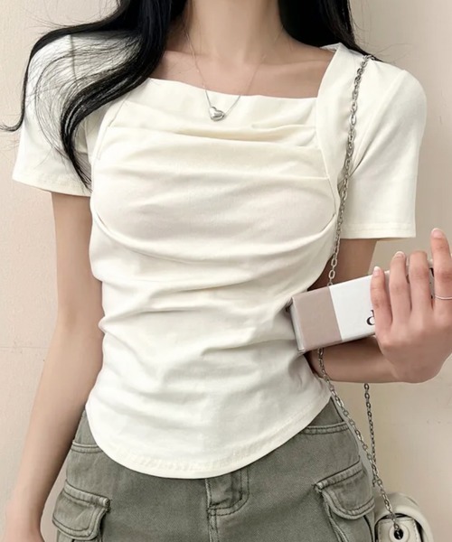 NANAHACHI（ナナハチ）の「スクエアネックドレープ 半袖 Tシャツ（Tシャツ/カットソー・レディース・アイボリー/ブラック/クリーム・FREE）」の8枚目の写真