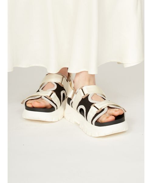 SHAKA（シャカ）の「【ONLINE限定】【emmi×SHAKA】CHILL OUT EX（サンダル・レディース・ホワイト・25cm/24cm/23cm/22cm）」の3枚目の写真