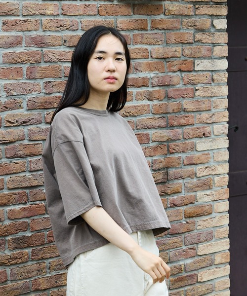 GILDAN(ギルダン)の「ピグメントダイカットオフTシャツ クロップドTシャツ 半袖Tシャツ 秋物 秋服 2026年秋冬(Tシャツ/カットソー・レディース・ブラウン/ベージュ/ブラック・FREE)」の11枚目の写真