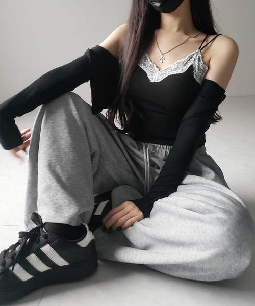me+em select（ミームセレクト）の「【 新色ピンク追加！４color ／ カップ付き 】配色レースクロップドリブキャミソール ／ bicolor lace cropped rib camisole（キャミソール・レディース・ブラック/ホワイト/グレー/ピンク・FREE）」の21枚目の写真