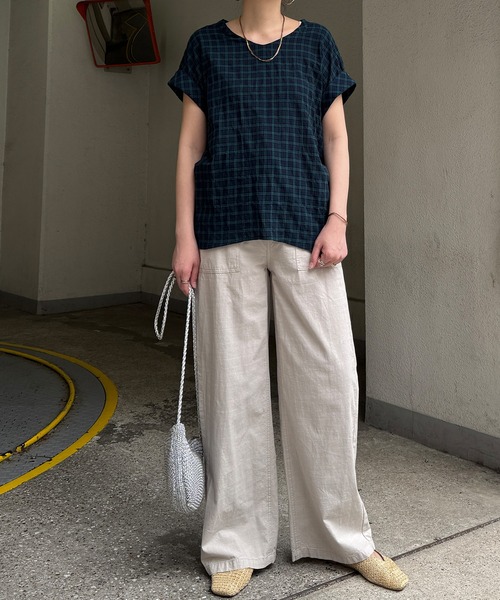 LBC(エルビーシー)の「【二の腕カバー】コットンPU袖ロールアップブラウス(シャツ/ブラウス・レディース・ブラック/オフホワイト/ネイビー/グリーン・M/L)」の16枚目の写真