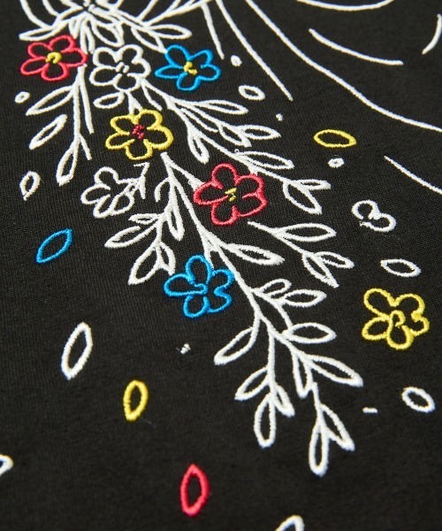 rehacer（レアセル）の「rehacer : Flower Maid Relax Fit T-shirt / フラワー メイド リラックス フィットTシャツ（Tシャツ/カットソー・メンズ・ホワイト/ブラック・SMALL/MEDIUM/LARGE/X-LARGE）」の4枚目の写真