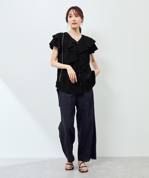 ROPE' PICNIC(ロペピクニック)の「【emur/エミュール】ランダムラッフルブラウス(シャツ/ブラウス・レディース・オフホワイト/ブラック/ライトグリーン・38)」の4枚目の写真