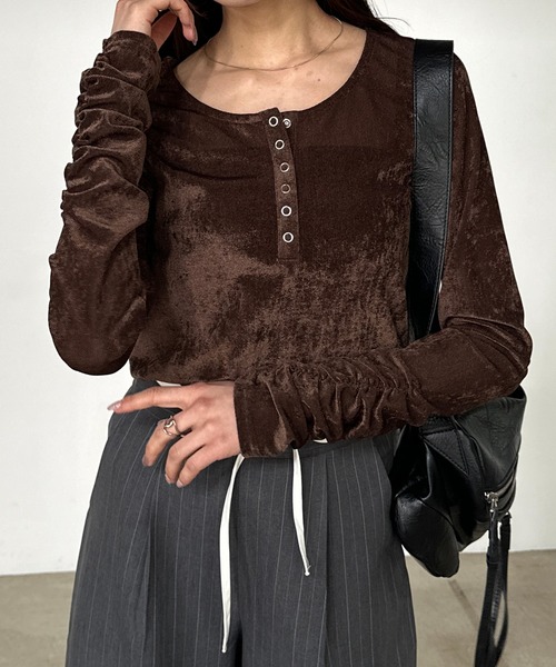 solleim（ソルレム）の「［26SS新色追加］シアーベロアヘンリーネックロンT（Tシャツ/カットソー・レディース・アイボリー/ブラック/グレー/ブラウン/ピンク/ライトグリーン・M/L）」の14枚目の写真