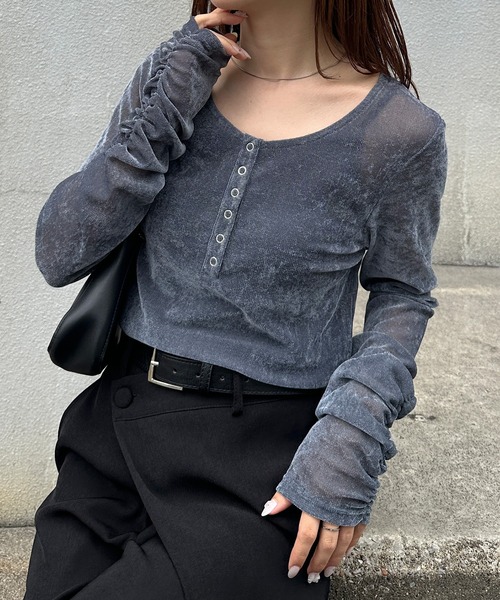 solleim（ソルレム）の「［26SS新色追加］シアーベロアヘンリーネックロンT（Tシャツ/カットソー・レディース・アイボリー/ブラック/グレー/ブラウン/ピンク/ライトグリーン・M/L）」の7枚目の写真