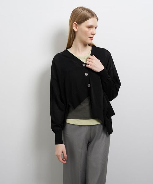 LANVIN en Bleu(ランバンオンブルー)の「アシンメヘムカーディガン(ニット/セーター・レディース・ブラック/レッド/ライトカーキ・38)」の1枚目の写真