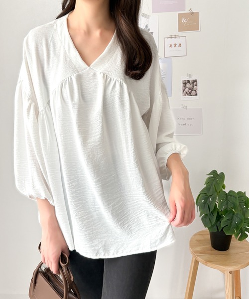 ゆるシルエットで華奢見え、こっそり体型カバー Vネックギャザー