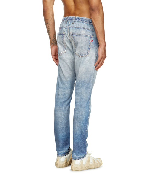 DIESEL(ディーゼル)の「メンズ デニムパンツ ジョグジーンズ 2032 D-KROOLEY-B JOGG(デニムパンツ・メンズ・ライトインディゴブルー・30inch/28inch/34inch/32inch/36inch)」の3枚目の写真