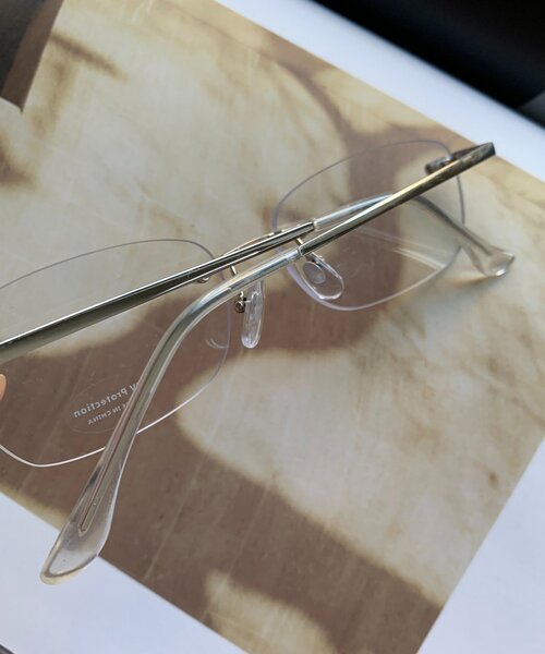 DouDou（ドゥドゥ）の「フレームレスサングラス＋ケースセット（サングラス・レディース・ゴールド/シルバー・FREE）」の4枚目の写真