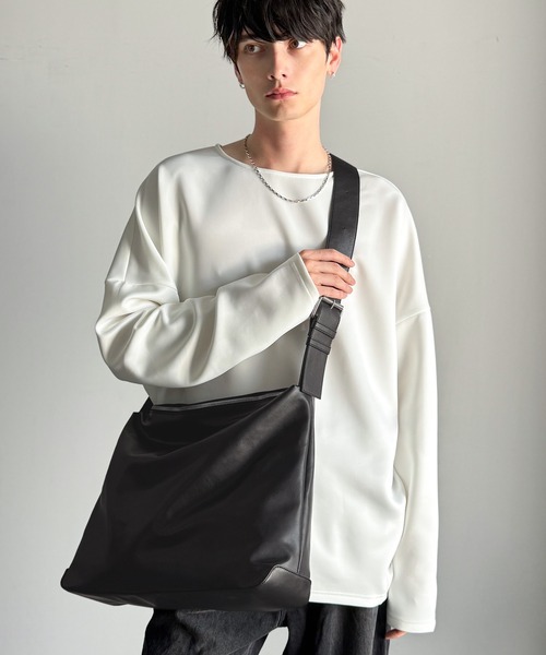 classicalelf（クラシカルエルフ）の「通勤、通学、旅行にもってこいの、軽やか大容量バッグ！ワイドストラップ ソフトスムースマルチウェイビッグバッグ（ショルダーバッグ・レディース・ベージュ系/ブラック・ONE SIZE）」の6枚目の写真