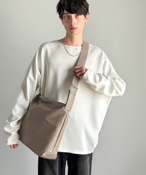 classicalelf（クラシカルエルフ）の「通勤、通学、旅行にもってこいの、軽やか大容量バッグ！ワイドストラップ ソフトスムースマルチウェイビッグバッグ（ショルダーバッグ・レディース・ベージュ系/ブラック・ONE SIZE）」の14枚目の写真