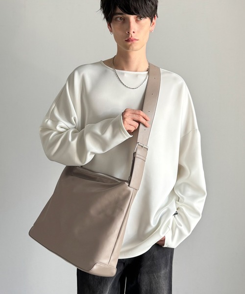 classicalelf（クラシカルエルフ）の「通勤、通学、旅行にもってこいの、軽やか大容量バッグ！ワイドストラップ ソフトスムースマルチウェイビッグバッグ（ショルダーバッグ・レディース・ベージュ系/ブラック・ONE SIZE）」の15枚目の写真