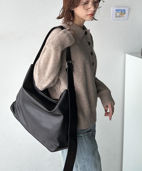 classicalelf（クラシカルエルフ）の「通勤、通学、旅行にもってこいの、軽やか大容量バッグ！ワイドストラップ ソフトスムースマルチウェイビッグバッグ（ショルダーバッグ・レディース・ベージュ系/ブラック・ONE SIZE）」の22枚目の写真