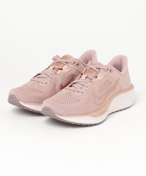 NIKE(ナイキ)の「NIKE ナイキ W QUEST 6 ウィメンズ クエスト 6 WIH6231 601PARPIN/MRDB(スニーカー・レディース・ピンク・26.0cm/25.0cm/24.5cm/24.0cm/23.5cm/23.0cm/22.5cm/25.5cm)」の1枚目の写真