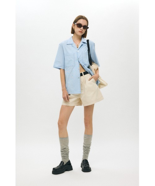 MOUSSY(マウジー)の「DENIM TUCK ショートパンツ(デニムパンツ・レディース・キナリ/ワンウォッシュ・1/2/0)」の19枚目の写真