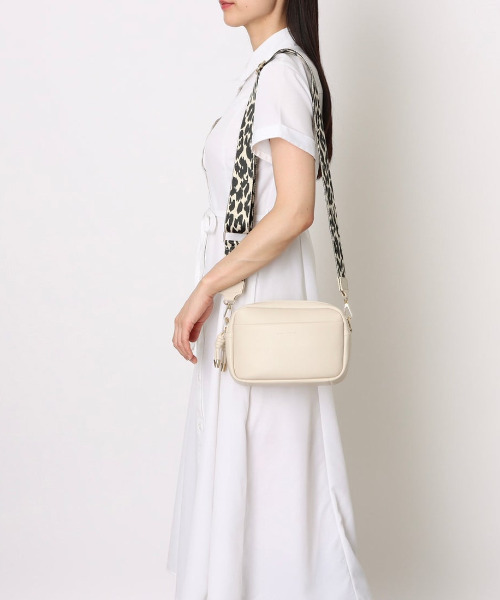 cache cache(カシュ カシュ)の「カシュカシュ cachecache / 2ショルダー付ボックスショルダー(ショルダーバッグ・レディース・ベージュ系その他/ブラック/アイボリー・FREE)」の2枚目の写真