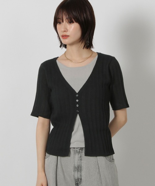 LAKOLE（ラコレ）の「レイヤー風ニットプルオーバー半袖 / 593468（ニット/セーター・レディース・ブラック/グレー/イエロー・FREE）」の2枚目の写真