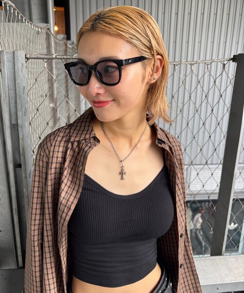 WHO'S WHO gallery(フーズフーギャラリー)の「スクエアカラーサングラス(サングラス・メンズ・グレー/ブラック・FREE)」の2枚目の写真