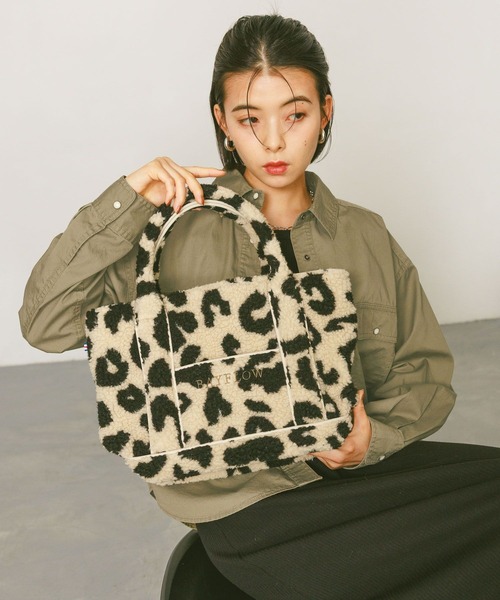 500mlのペットボトルも入る]レオパードボアロゴトートM（トートバッグ