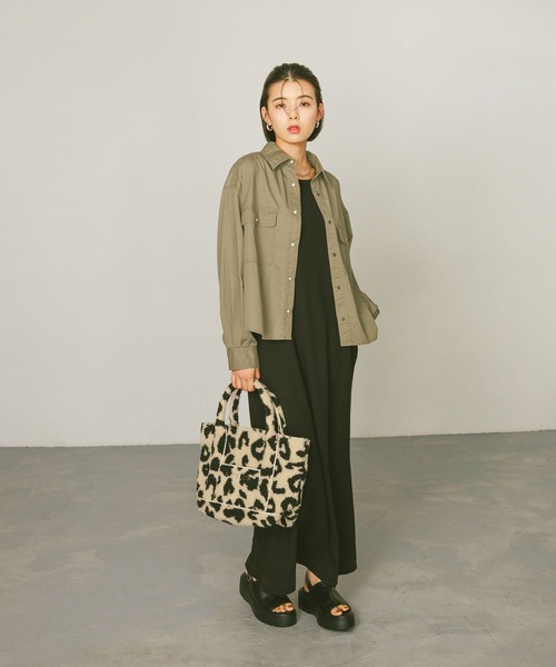 BAYFLOW（ベイフロー）の「[500mlのペットボトルも入る]レオパードボアロゴトートM（トートバッグ・レディース・ライトベージュ/ブラウン・FREE）」の3枚目の写真