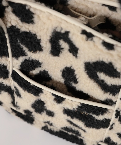 BAYFLOW（ベイフロー）の「[500mlのペットボトルも入る]レオパードボアロゴトートM（トートバッグ・レディース・ライトベージュ/ブラウン・FREE）」の10枚目の写真