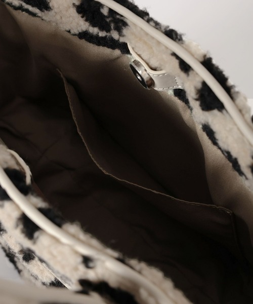 BAYFLOW（ベイフロー）の「[500mlのペットボトルも入る]レオパードボアロゴトートM（トートバッグ・レディース・ライトベージュ/ブラウン・FREE）」の12枚目の写真