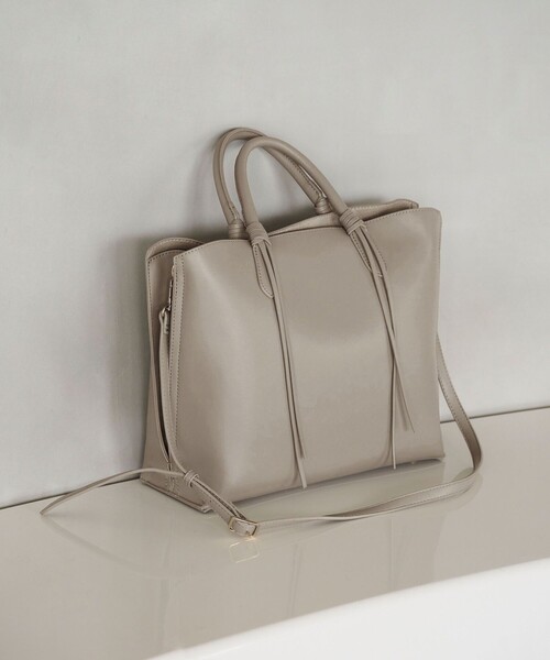 green label relaxing(グリーンレーベルリラクシング)の「【WEB限定】2WAYタッセルハンドル A4 トートバッグ / ショルダーバッグ(トートバッグ・レディース・ナチュラル/ブラック/ライトグレー・FREE)」の7枚目の写真