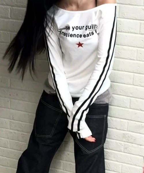 SHEENA(シーナ)の「ワイドネックラインスリーブロゴロンT(Tシャツ/カットソー・レディース・ホワイト・M)」の6枚目の写真