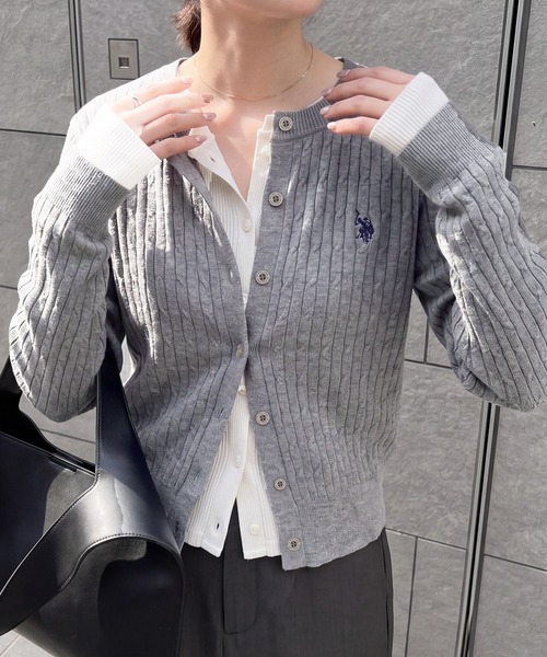 U.S. POLO ASSN.(ユーエスポロアッスン)の「【U.S. POLO ASSN.】26AW新色入荷 ワンポイントロゴ ポニー刺繍 ミニケーブルカーディガン(カーディガン/ボレロ・レディース・グレー/ワイン/アイボリー/ブラック/ネイビー/ブラウン・L/M)」の3枚目の写真