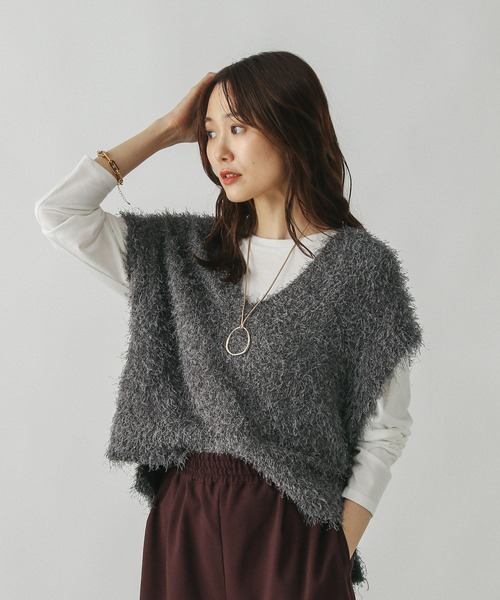 GLOBAL WORK（グローバルワーク）の「サラサラシャギーベスト/長袖T/581160（ベスト・レディース・モカ/アイボリー/チャコールグレー・SHORT/REGULAR）」の2枚目の写真