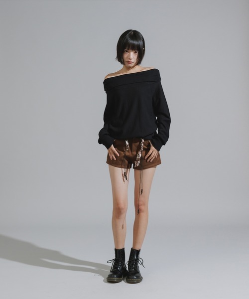Chick（チック）の「Wood Bead Cord with Bandana Faux Suede Shorts / バンダナ付きウッドビーズコード フェイクスウェードショートパンツ（その他パンツ・レディース・ブラック/ブラウン/カーキ・FREE）」の3枚目の写真