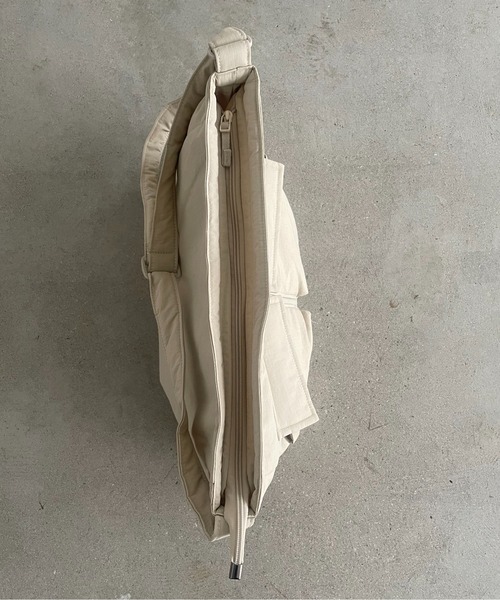 210nouve（トゥージュヌーブ）の「マルチポケット ナイロン ビッグ ショルダーバッグ（ショルダーバッグ・レディース・ブラック/アイボリー/ネイビー・FREE）」の17枚目の写真