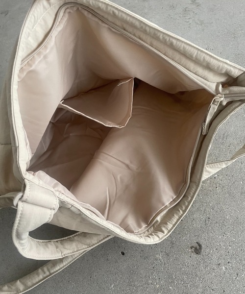 210nouve（トゥージュヌーブ）の「マルチポケット ナイロン ビッグ ショルダーバッグ（ショルダーバッグ・レディース・ブラック/アイボリー/ネイビー・FREE）」の7枚目の写真