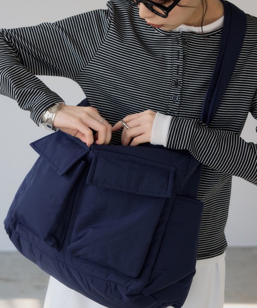 210nouve（トゥージュヌーブ）の「マルチポケット ナイロン ビッグ ショルダーバッグ（ショルダーバッグ・レディース・ブラック/アイボリー/ネイビー・FREE）」の22枚目の写真
