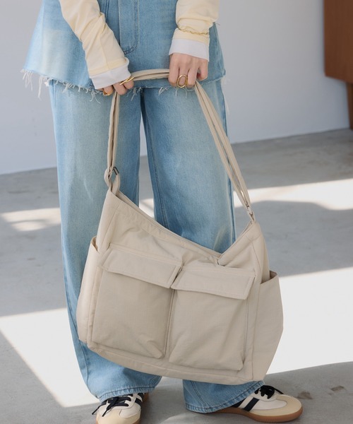 210nouve（トゥージュヌーブ）の「マルチポケット ナイロン ビッグ ショルダーバッグ（ショルダーバッグ・レディース・ブラック/アイボリー/ネイビー・FREE）」の20枚目の写真