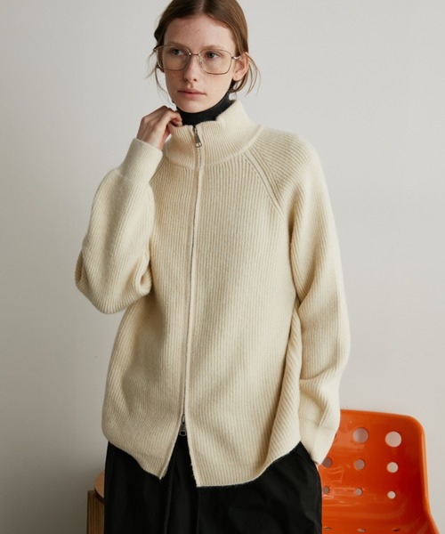 Auntie Rosa Holiday（アンティローザホリデー）の「ダブルジップスタンドニットカーディガン（カーディガン/ボレロ・レディース・グレー/ブラック/アイボリー・FREE）」の2枚目の写真