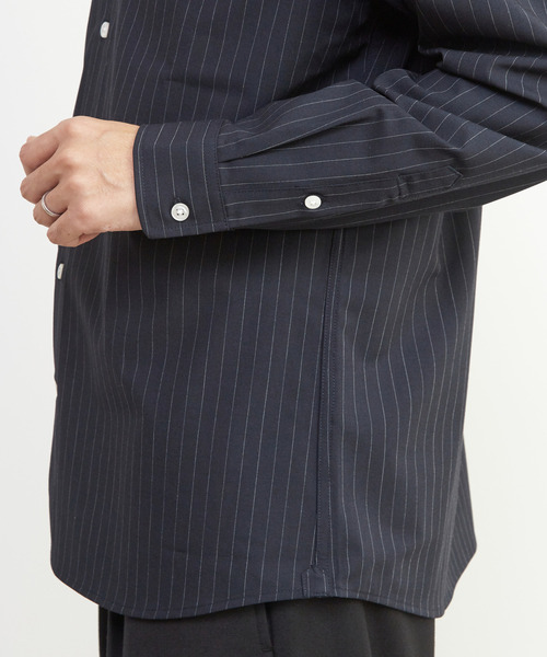 MEN'S MELROSE(メンズメルローズ)の「ウーリーピンストライプバンドカラーシャツ(シャツ/ブラウス・メンズ・ネイビー/グレー・2/3/4)」の8枚目の写真