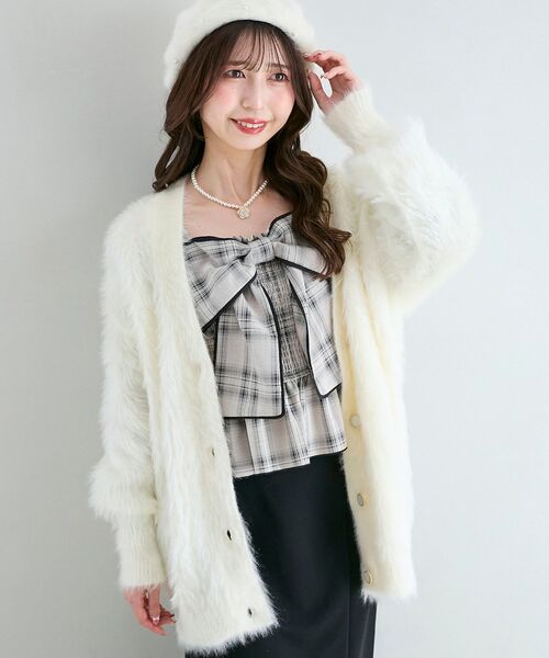 MAJESTIC LEGON（マジェスティックレゴン）の「キラメキシャギーミディカーディガン（カーディガン/ボレロ・レディース・アイボリー/ブルー/チャコールグレー/ピンク・MEDIUM）」の9枚目の写真