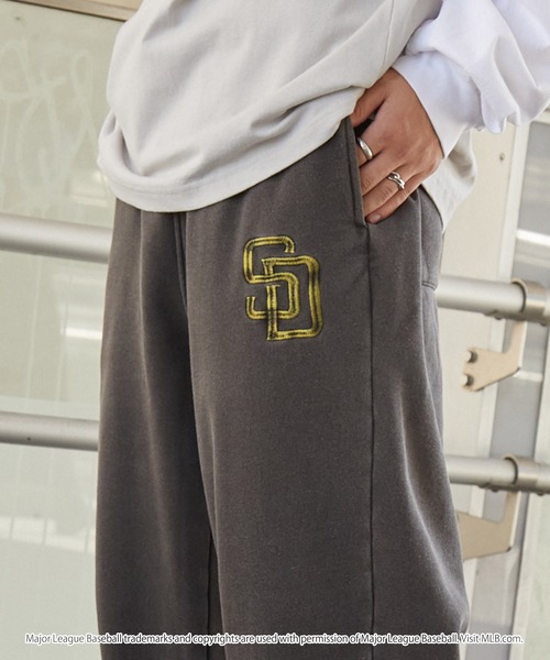 MLB（メジャーリーグベースボール）の「MLB/メジャーリーグベースボール 別注 ワッペン刺繍 ピグメント加工 ヴィンテージ ビッグシルエット 裏起毛 ワイドスウェットパンツ【セットアップ対応】（スウェットパンツ・メンズ・ブラック系/アッシュブラウン/ブラック・L/M/S）」の19枚目の写真