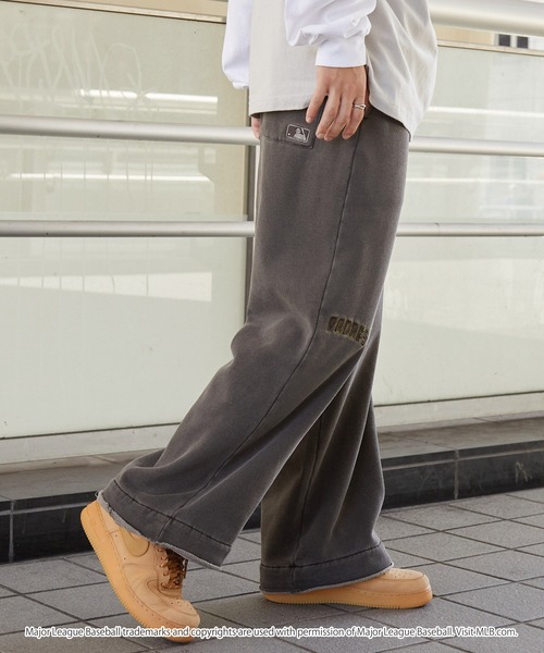 MLB（メジャーリーグベースボール）の「MLB/メジャーリーグベースボール 別注 ワッペン刺繍 ピグメント加工 ヴィンテージ ビッグシルエット 裏起毛 ワイドスウェットパンツ【セットアップ対応】（スウェットパンツ・メンズ・ブラック系/アッシュブラウン/ブラック・L/M/S）」の21枚目の写真
