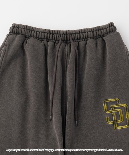 MLB（メジャーリーグベースボール）の「MLB/メジャーリーグベースボール 別注 ワッペン刺繍 ピグメント加工 ヴィンテージ ビッグシルエット 裏起毛 ワイドスウェットパンツ【セットアップ対応】（スウェットパンツ・メンズ・ブラック系/アッシュブラウン/ブラック・L/M/S）」の12枚目の写真