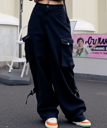 レッグベルト付きカーゴパンツ