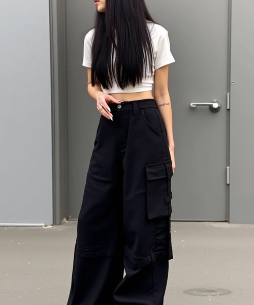 cammie(キャミー)の「レッグベルト付きカーゴパンツ(カーゴパンツ・レディース・ブラック/レッド・M/L)」の4枚目の写真