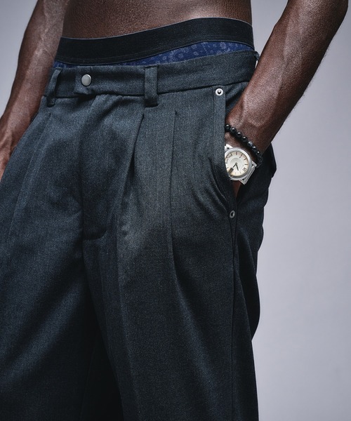 ANDER HUNK（アンダーハンク）の「Wide Flare Tuck Slacks / ワイドフレアタックスラックス（スラックス・メンズ・グレー/ブラック・MEDIUM/LARGE/SMALL）」の21枚目の写真