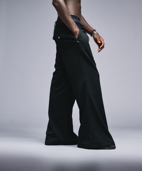 ANDER HUNK（アンダーハンク）の「Wide Flare Tuck Slacks / ワイドフレアタックスラックス（スラックス・メンズ・グレー/ブラック・MEDIUM/LARGE/SMALL）」の3枚目の写真