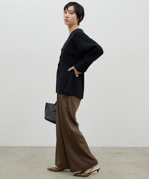 PRADA ★ Vネック ビジューカーディガン PRADA ☆ Vネック ビジューカーディガン グレーのニットといえば