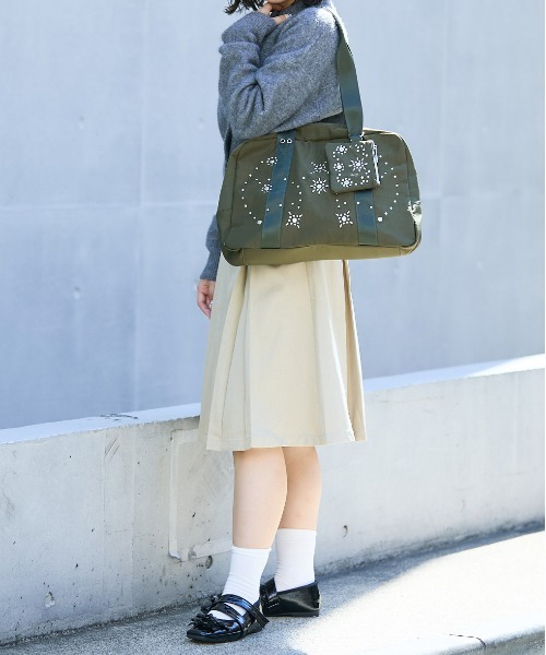 Casselini（キャセリーニ）の「Casselini(キャセリーニ)スタッズバッグ（トートバッグ・レディース・ブラック/カーキ・FREE）」の14枚目の写真